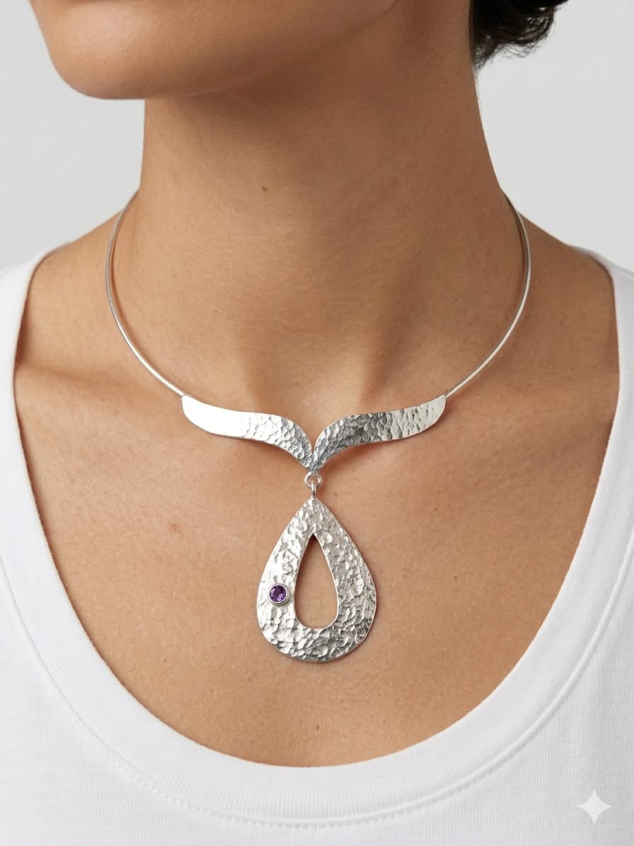 Hammered collar necklace
